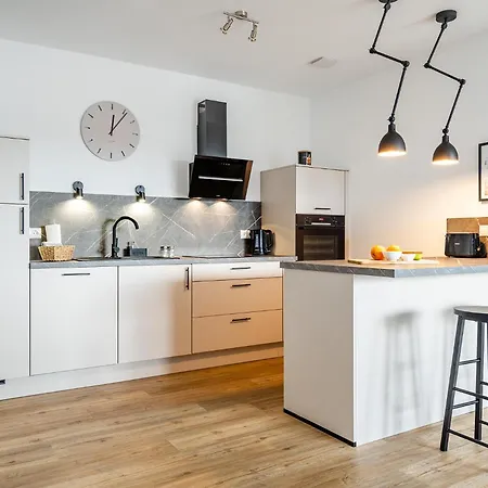 Sonniges City-apartment Mit Terrasse Ueber Den Daechern Von * Aurich