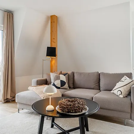 Sonniges City-apartment Mit Terrasse Ueber Den Daechern Von Aurich