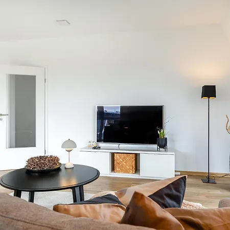 Sonniges City-apartment Mit Terrasse Ueber Den Daechern Von Aurich