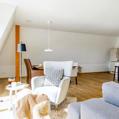 Sonniges City-apartment Mit Terrasse Ueber Den Daechern Von * Aurich