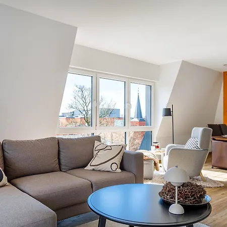 Sonniges City-apartment Mit Terrasse Ueber Den Daechern Von * Aurich